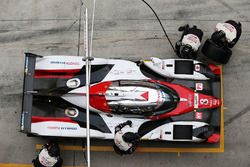 #8 Toyota Gazoo Racing Toyota TS050-Hybrid: Sébastien Buemi, Anthony Davidson, Kazuki Nakajima