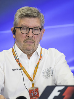 Ross Brawn, FOM motorsporları direktörü, basın toplantısında