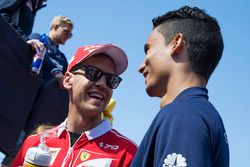 Sebastian Vettel, Ferrari and Pascal Wehrlein, Sauber on the drivers parade