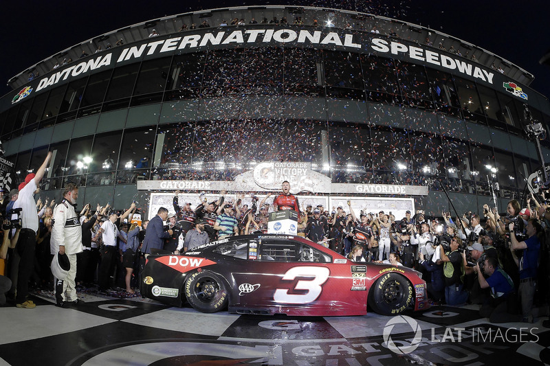 Austin Dillon, Richard Childress Racing Chevrolet Camaro fête sa victoire