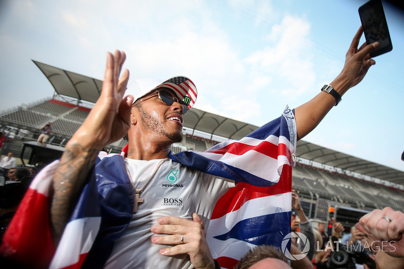 2017 World Champion Lewis Hamilton, Mercedes AMG F1