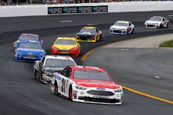 Paul Menard, Wood Brothers Racing, Ford Fusion Motorcraft / Quick Lane Tire & Auto Center e Aric Almirola, Stewart-Haas Racing, Ford Fusion Smithfield