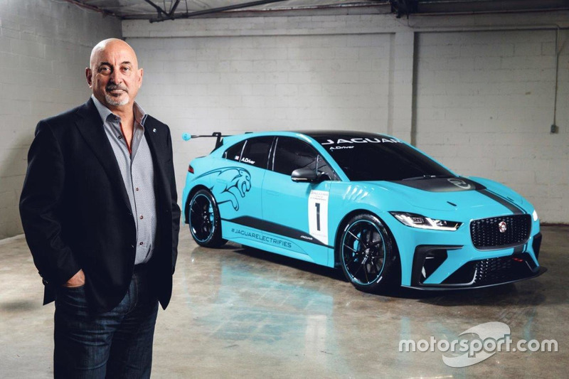 Bobby Rahal bersama Jaguar I-Pace