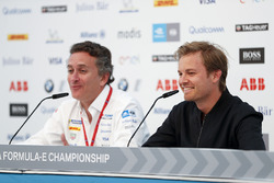 Alejandro Agag, PDG Formule E, avec le Champion du monde de F1, Nico Rosberg, en conférence de presse