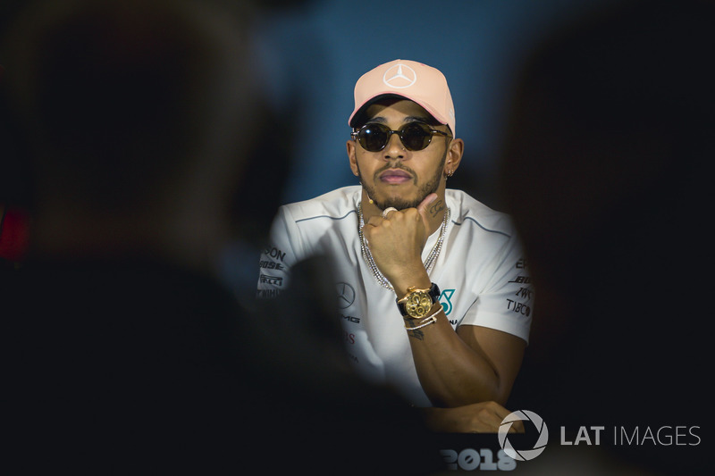 Lewis Hamilton, Mercedes-AMG F1 en la conferencia de prensa