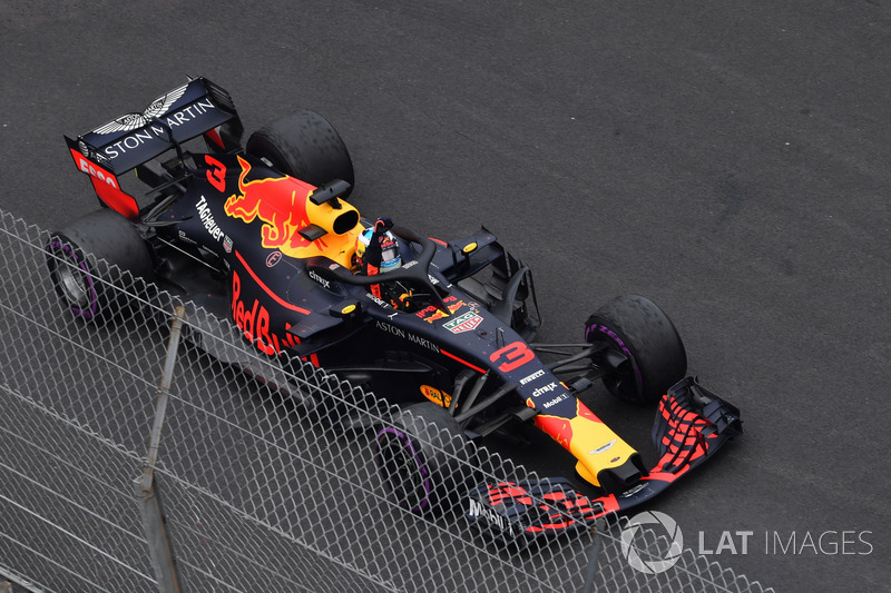 Race winner Daniel Ricciardo, Red Bull Racing RB14 celebrates