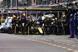 Nico Hulkenberg, Renault Sport F1 Team R.S. 18 pit stop