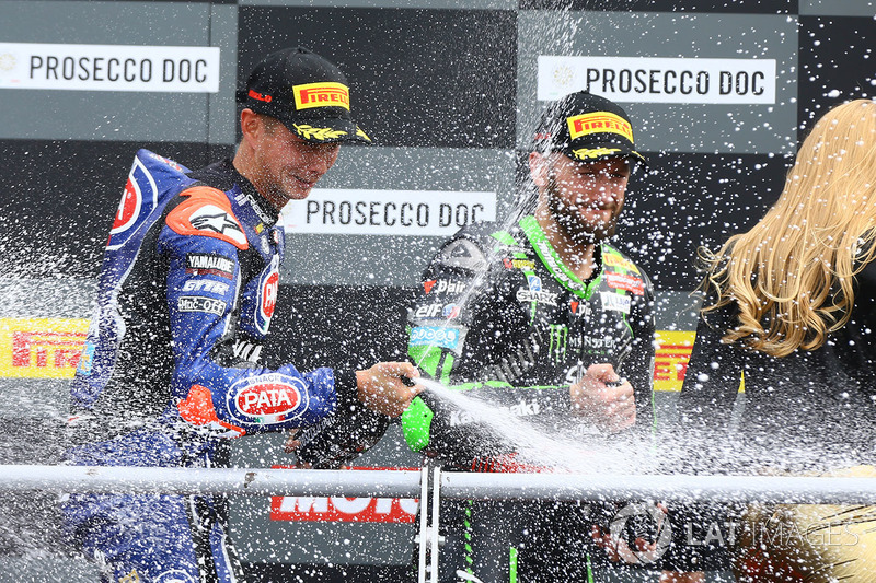 Podio: ganador de la carrera Michael van der Mark, Pata Yamaha, tercero Tom Sykes, Kawasaki Racing
