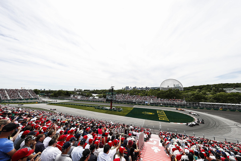 Sergey Sirotkin, Williams FW41, devant Romain Grosjean, Haas F1 Team VF-18, et Marcus Ericsson, Sauber C37