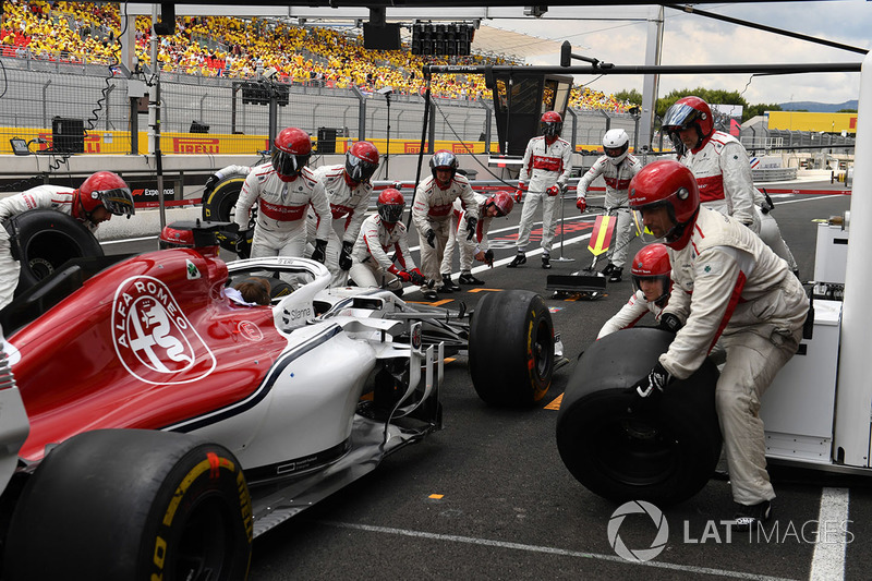 Sauber s'entraîne aux arrêts au stand