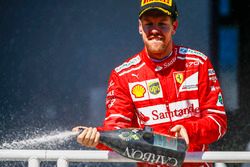 Podium : le vainqueur Sebastian Vettel, Ferrari