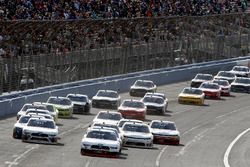 Joey Logano, Team Penske, Ford Mustang Discount Tire leads the final restart