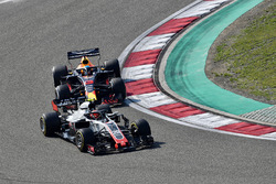 Romain Grosjean, Haas F1 Team VF-18 and Daniel Ricciardo, Red Bull Racing RB14