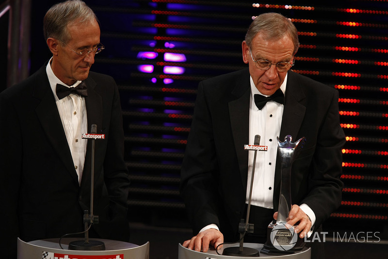 Robert Hubbard (kanan) menerima penghargaan di Autosport Awards 2007