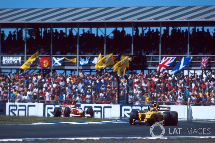 La tercera posición fue para Ralf Schumacher, que luchó para defenderse de los ataques de Frentzen al final. La zona de puntos la completaron Hill y el Sauber de Pedro Diniz.