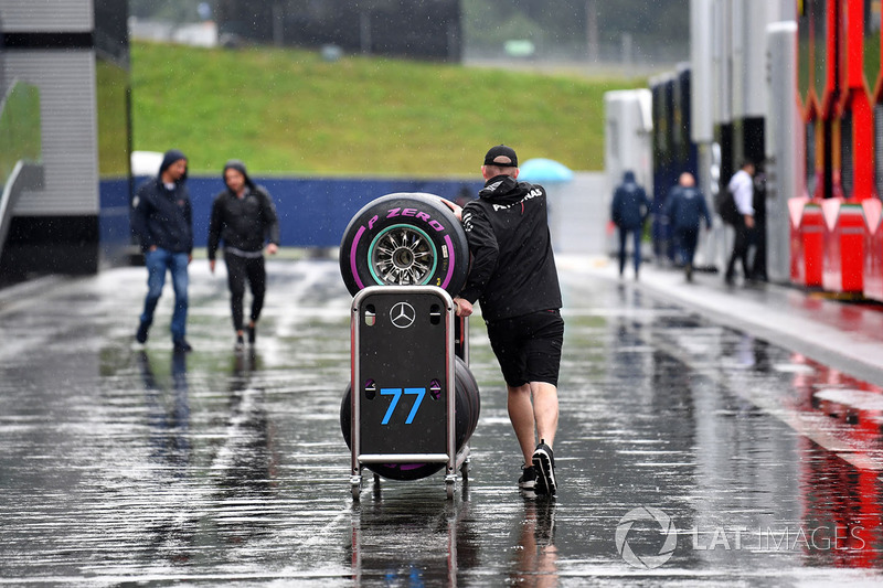 Mercedes AMG F1 mechanic and Pirelli tyres
