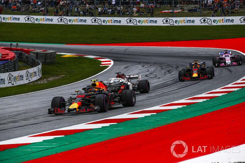 Het volledige transcript van het radiocontact tussen Ricciardo, Verstappen en Red Bull over het slipstream-relletje
