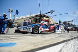 #67 Chip Ganassi Racing Ford GT, GTLM: Ryan Briscoe, Richard Westbrook pit stop