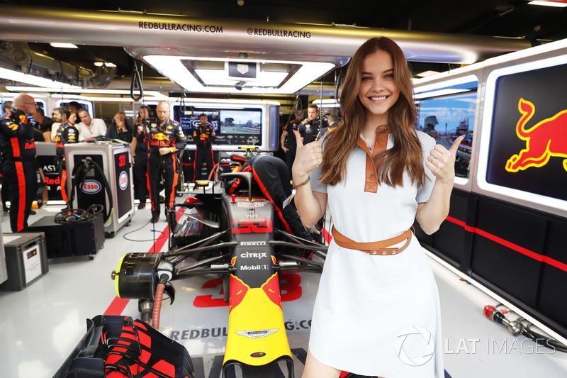 Palvin Barbi is az F1-es hétvégén járt Barcelonában