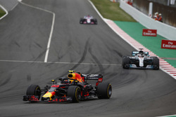 Max Verstappen, Red Bull Racing RB14, Lewis Hamilton, Mercedes AMG F1 W09