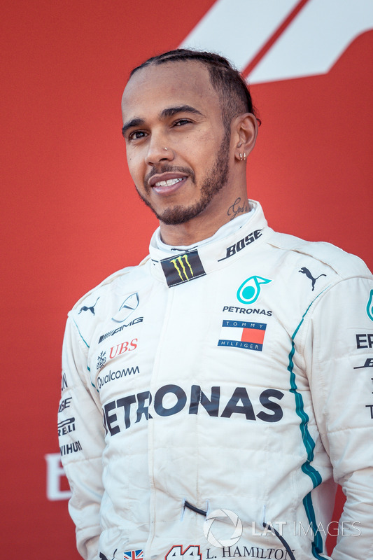 Hamilton tarolt a Mercedesszel Barcelonában - F1 2018