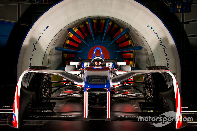 Coche de Fórmula E de Mahindra en el túnel de viento de Pininfarina