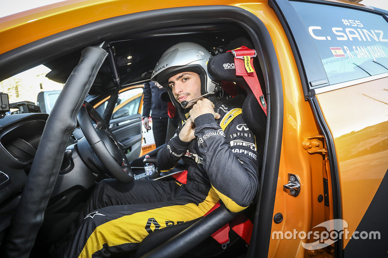 Carlos Sainz Jr., Renault Megane RS VIP car