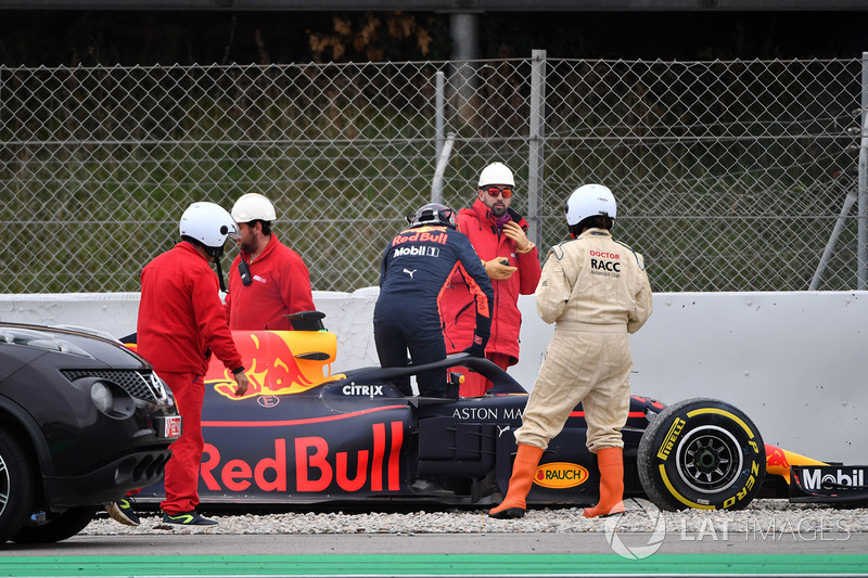 Max Verstappen, Red Bull Racing RB14 en la grava
