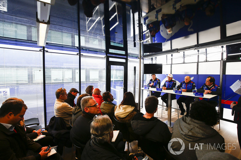 James Key, Technical Director, Scuderia Toro Rosso,Pierre Gasly, Scuderia Toro Rosso, Franz Tost, Team Principal, Scuderia Toro Rosso, Toyoharu Tanabe, F1 Technical Director, Honda