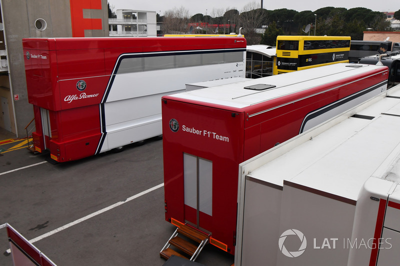 Alfa Romeo Sauber F1 Team trucks