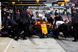 Arrêt au stand pour Stoffel Vandoorne, McLaren MCL33
