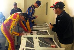 Drivers sign Justin Wilson poster