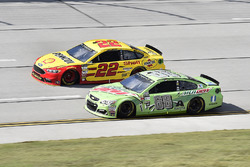 Joey Logano, Team Penske Ford, Dale Earnhardt Jr., Hendrick Motorsports Chevrolet