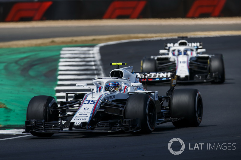 Sergey Sirotkin, Williams FW41, devant Lance Stroll, Williams FW41