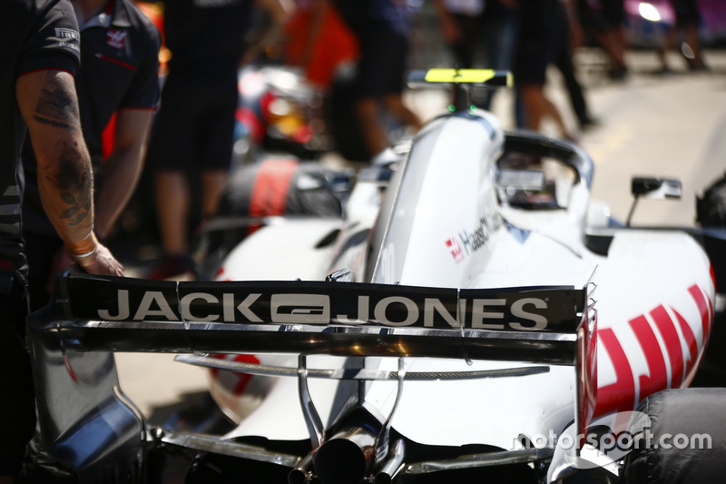 Rear wing detail of the Kevin Magnussen Haas F1 Team VF-18