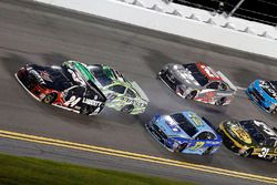 Crash: Kyle Busch, Joe Gibbs Racing, Toyota Camry Interstate Batteries