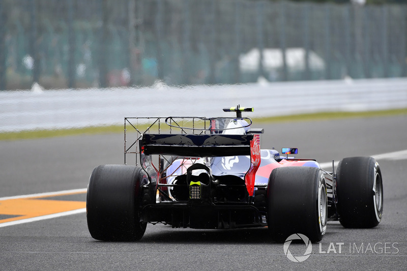 Carlos Sainz Jr., Scuderia Toro Rosso STR12 with aero sensor