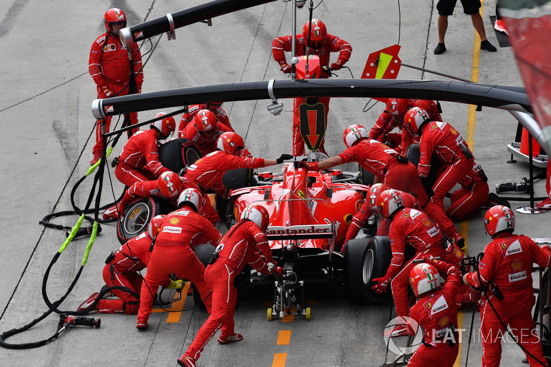 Sebastian Vettel, Ferrari SF70H pit stop