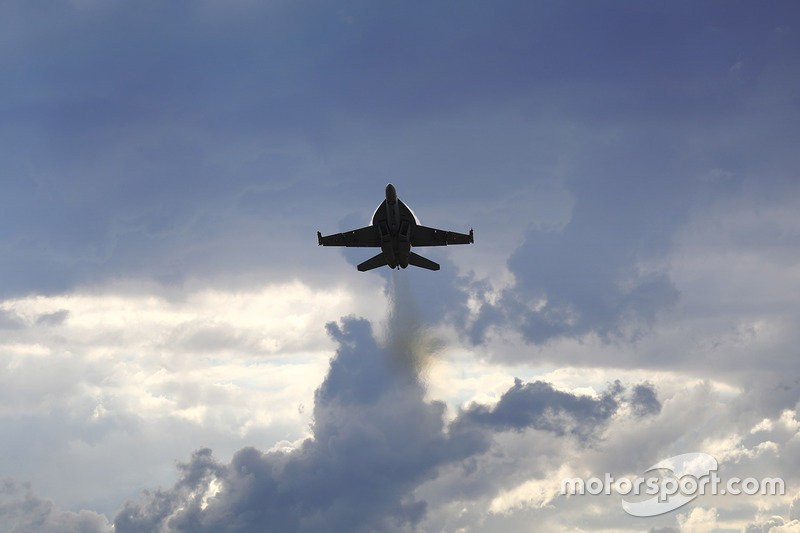 A Royal Australian Air Force F/A-18F Super Hornet displays for the crowd