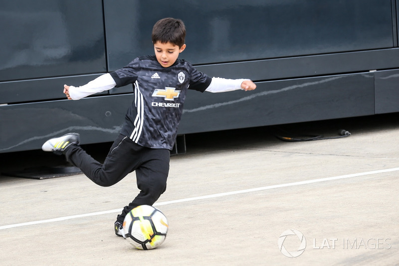 Felipinho Massa, son of Felipe Massa, Williams playing football