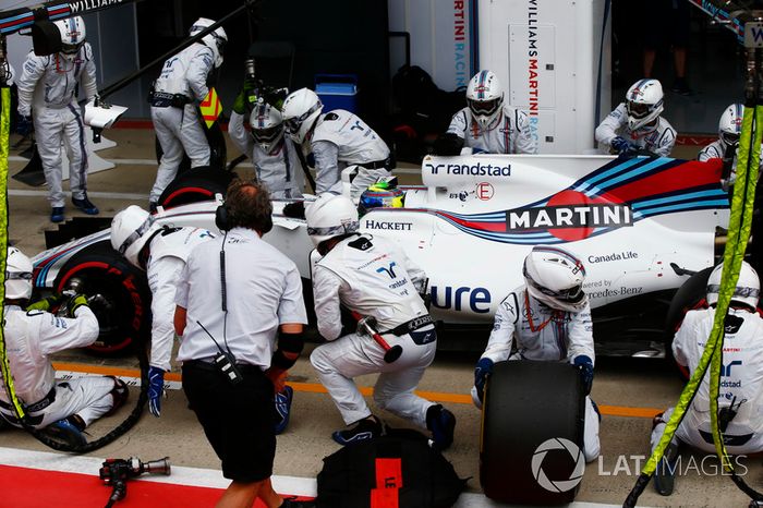 Felipe Massa, Williams FW40, pit stop