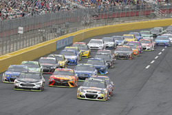 Chase Elliott, Hendrick Motorsports Chevrolet Kevin Harvick, Stewart-Haas Racing Ford