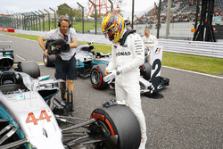 Lewis Hamilton, Mercedes AMG F1 W08, Valtteri Bottas, Mercedes AMG F1 W08 dopo le Qualifiche