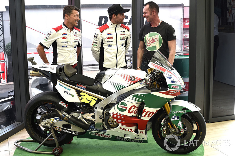 Cal Crutchlow, Aaron Slight et Lucio Cecchinello dévoilent la livrée Castrol Honda pour Silverstone