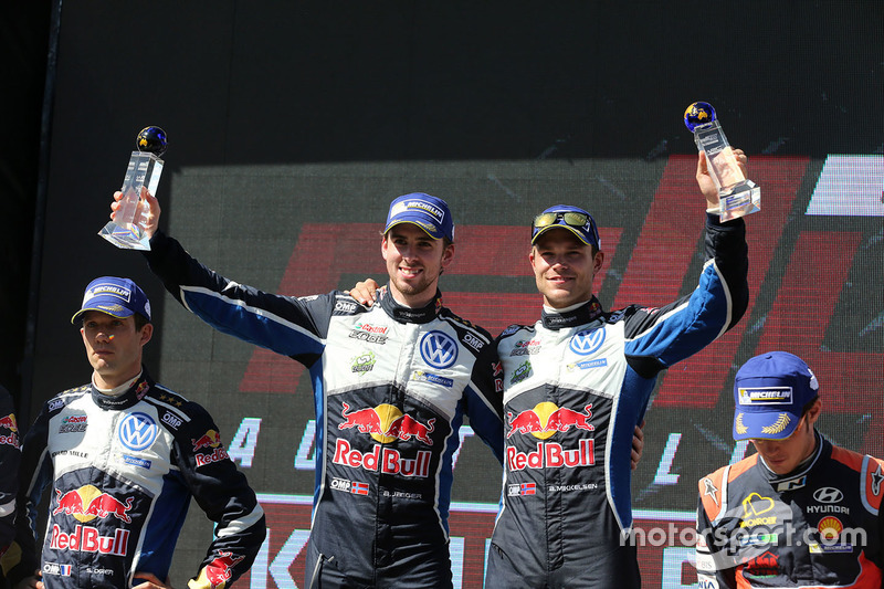 Podio: i vincitori Andreas Mikkelsen, Anders Jäger, Volkswagen Motorsport