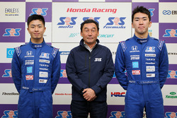 大湯都史樹、中嶋悟校長、笹原右京