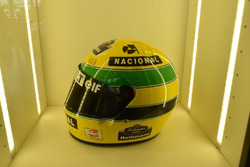 Helm von Ayrton Senna aus der Formel-1-Saison 1994