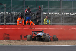 Аварія Ральфа Арона, Hitech Grand Prix, Dallara F317 - Mercedes-Benz