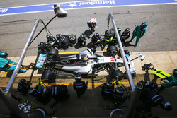 Lewis Hamilton, Mercedes AMG F1 W08, in the pits
