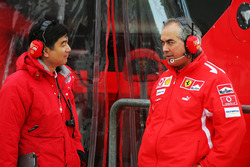 Hirohide Hamashima, Bridgestone Lastik Gelişim Şefi ve Luigi Mazzola, Ferrari Test Takımı Menajeri
